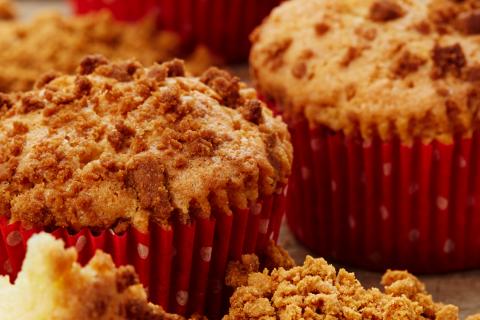 Muffins mit Rumrosinen und Lotus Biscoff Crumble