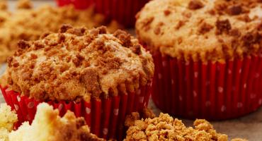 Muffins mit Rumrosinen und Lotus Biscoff Crumble